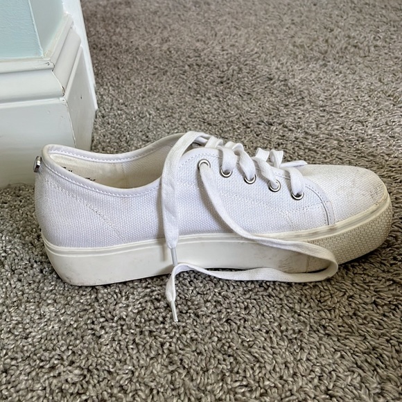Hardly worn Steve Madden platform shoes - Picture 2 of 4